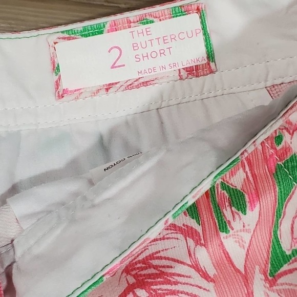 LILY Pulitzer pink, green, & white buttercup flamingo scalloped 5" shorts size 2 - Picture 4 of 8